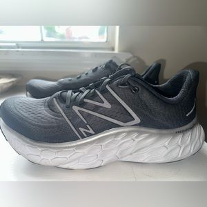 Mens Size 11, New Balance running shoes. Fresh Foam X Moore style.